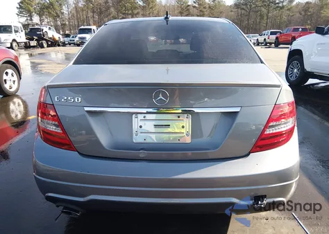 2012 Mercedes-Benz C 250 Sport z USA, uszkodzony, nr VIN WDDGF4HB3CR211807